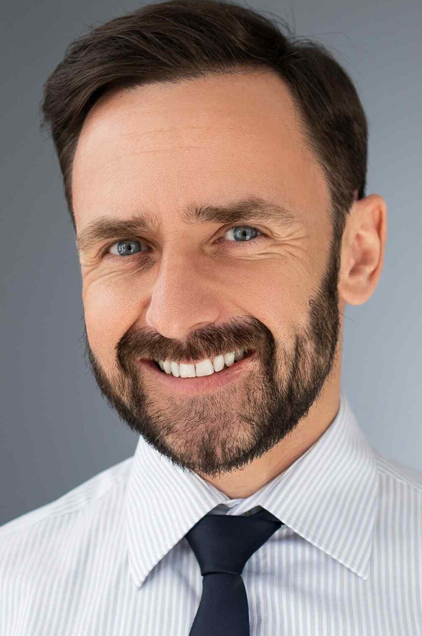 https://tarlbox.com/wp-content/uploads/2019/02/team_01-850x1280.jpg